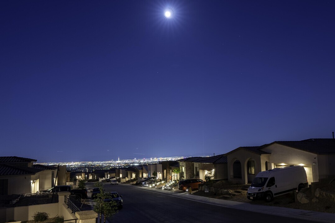 11658 Hatchling Ave in Las Vegas, NV - Building Photo