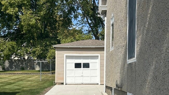2209 1st St in Peru, IL - Building Photo - Building Photo