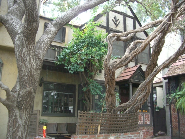 361 Beloit Ave in Los Angeles, CA - Foto de edificio