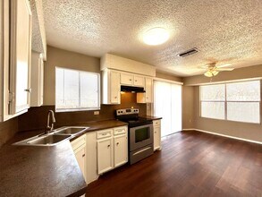 1502 No Mor Cove in Austin, TX - Foto de edificio - Building Photo