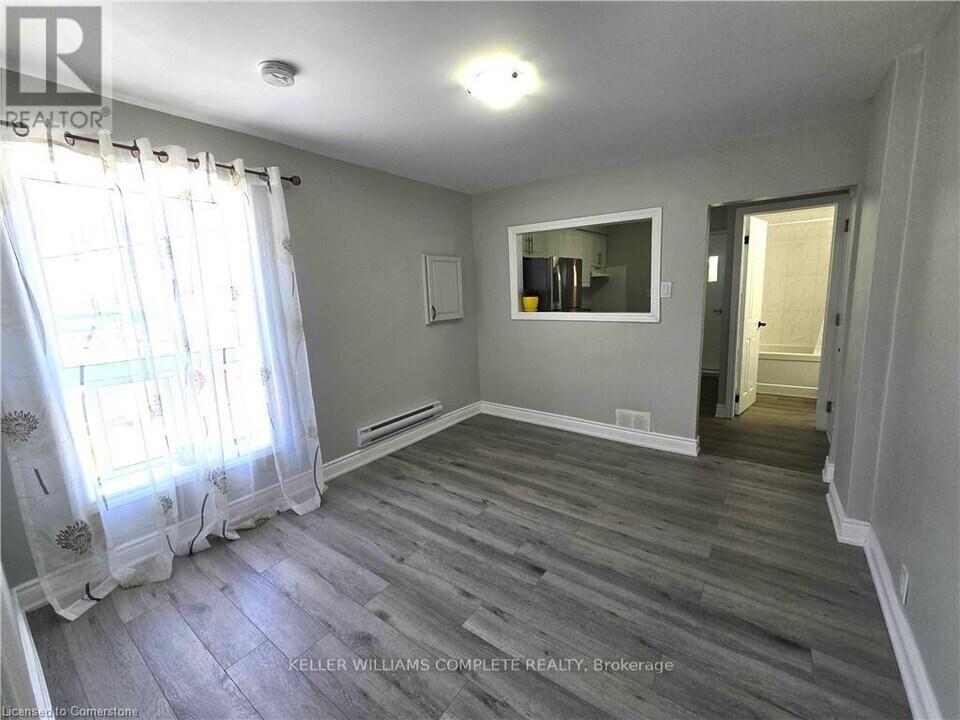 300-300 Balmoral Ave N in Hamilton, ON - Building Photo