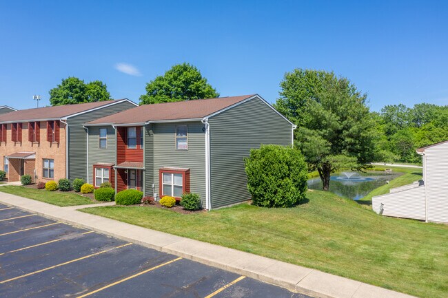 UNIVERSITY TOWNHOMES in KENT in Kent, OH - Foto de edificio - Building Photo