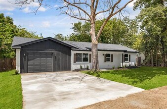 13321 Blossomheath Ln in Dallas, TX - Building Photo - Building Photo