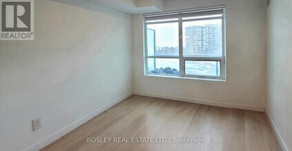 30 Upper Mall Wy in Vaughan, ON - Building Photo - Building Photo