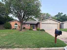 5805 Crestwood Cir W in North Richland Hills, TX - Building Photo