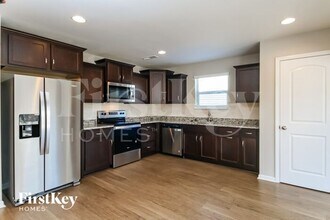 10112 Holly Park Dr in Charlotte, NC - Foto de edificio - Building Photo