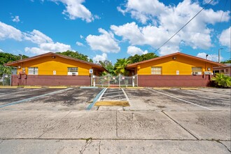 129-131 SE 5th St in Hallandale Beach, FL - Building Photo - Primary Photo