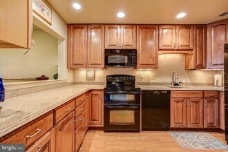 10706 Kings Riding Way in North Bethesda, MD - Building Photo - Building Photo