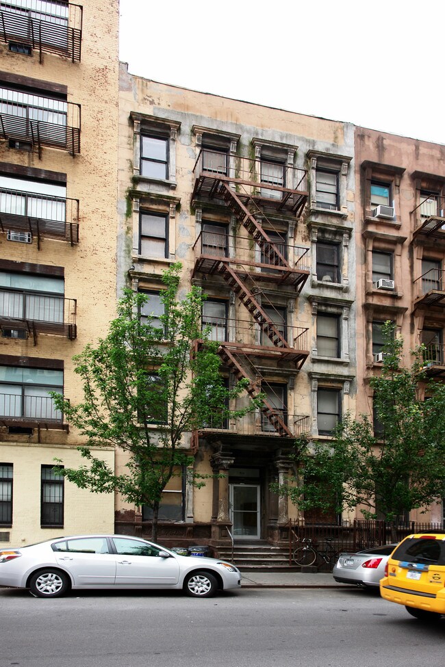 406 W 25th St in New York, NY - Building Photo - Building Photo