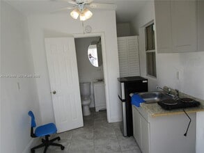 115 NE 192nd St in Miami, FL - Building Photo - Building Photo