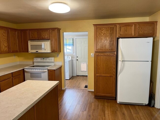 2720 Crater St in Klamath Falls, OR - Building Photo - Building Photo