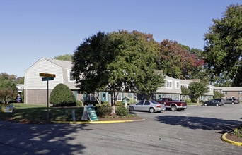 Highwater Flats in Newport News, VA - Foto de edificio - Building Photo