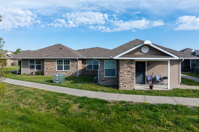 Bethel Estates of Lawrence in Lawrence, KS - Building Photo - Building Photo