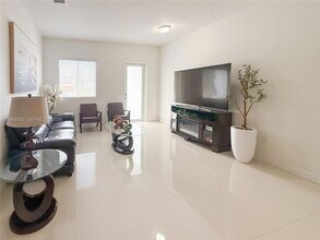 17931 SW 152nd Ave in Miami, FL - Building Photo - Building Photo