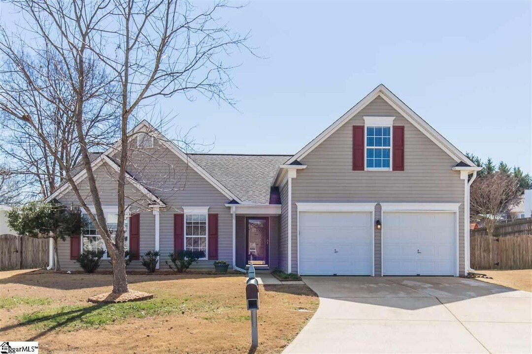 8 Furwood Ct in Greer, SC - Foto de edificio