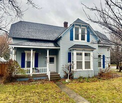 1402 O Ave in La Grande, OR - Building Photo