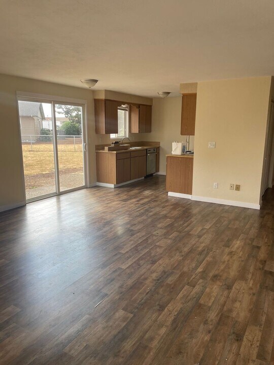 1554 Wedgewood Pl in Stayton, OR - Building Photo