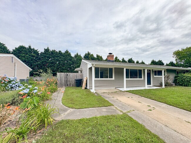 2140 Harbor Ln in Virginia Beach, VA - Building Photo - Building Photo