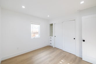 24332 Chestnut St Newhall, CA 91321 in Santa Clarita, CA - Foto de edificio - Building Photo