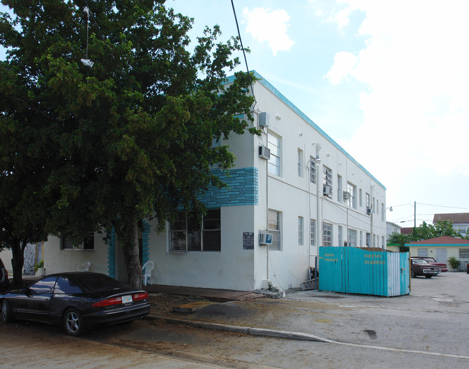 2454 SW 10th St in Miami, FL - Building Photo