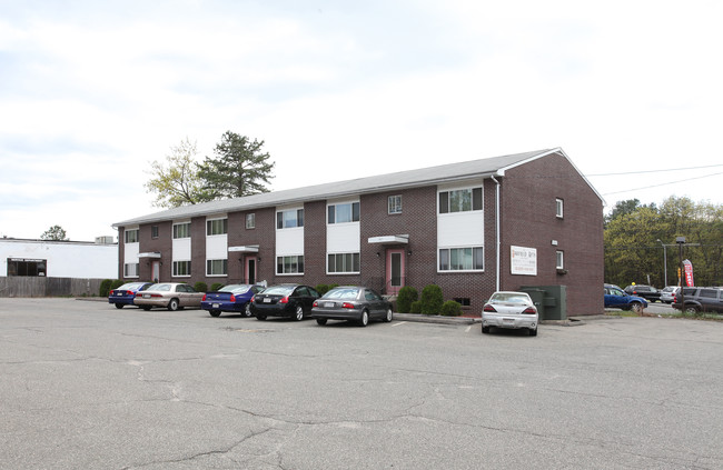 Fairfield Apartments in Chicopee, MA - Building Photo - Building Photo