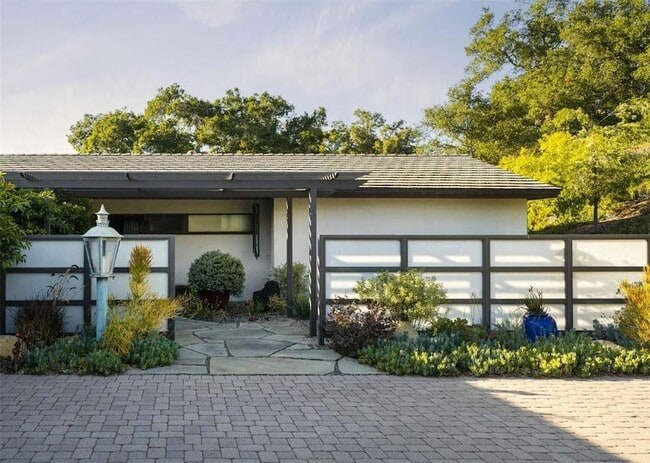 property at 950 Monte Dr
