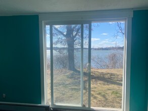 11800 Sunset Ln in Belleville, MI - Foto de edificio - Building Photo