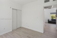 811 Espanola Way, Unit 101 in Miami Beach, FL - Building Photo - Building Photo