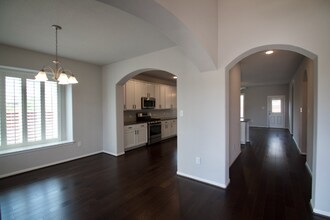 383 Leadtree Loop in Mustang Ridge, TX - Foto de edificio - Building Photo