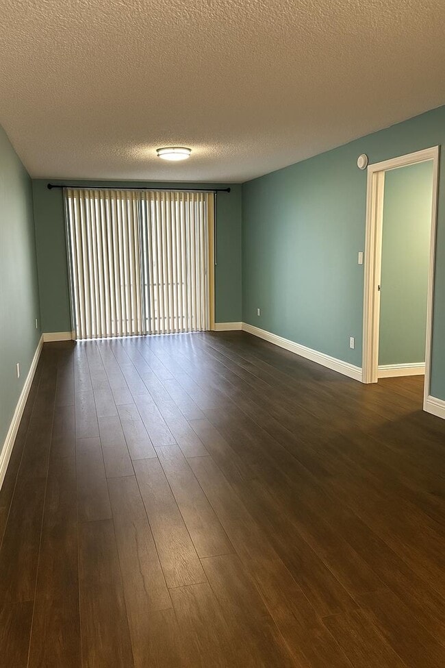 3361 NW 47th Ter, Unit 220 in Lauderdale Lakes, FL - Foto de edificio - Building Photo