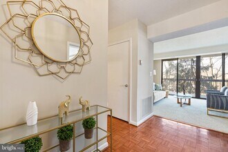 1016 S Wayne St in Arlington, VA - Building Photo - Building Photo