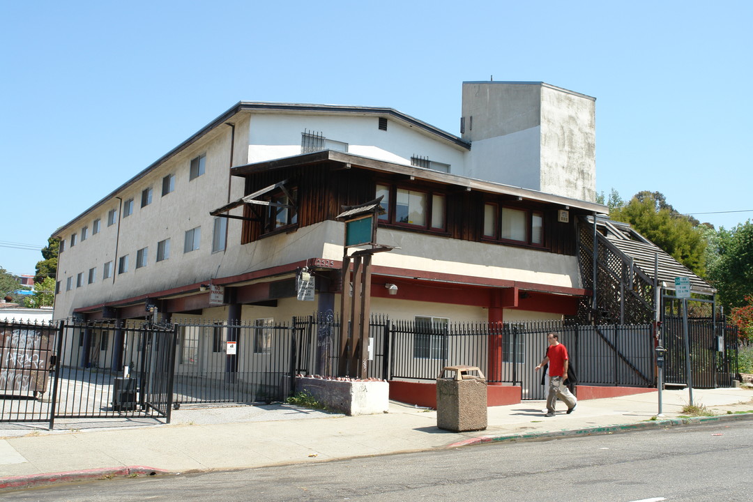 2511-2527 Dwight Way in Berkeley, CA - Building Photo