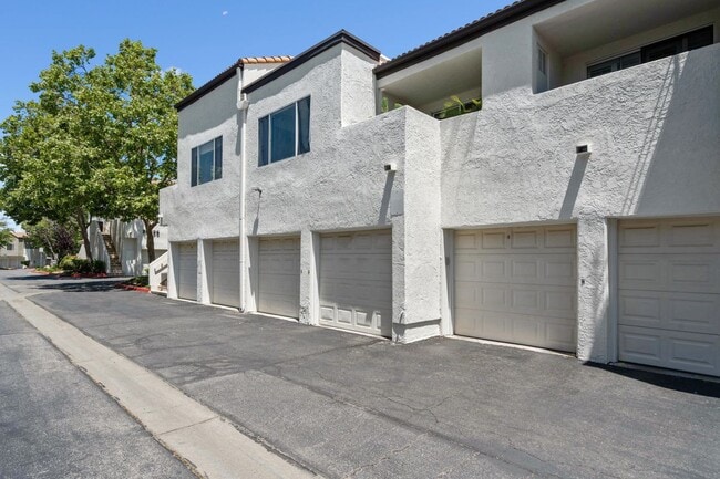 21305 Nandina Ln in Santa Clarita, CA - Building Photo - Building Photo