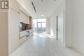 10 Graphophone Grv in Toronto, ON - Building Photo - Building Photo