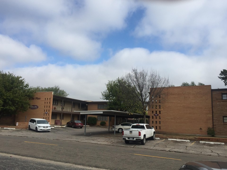 Wolflin Place Apartments in Amarillo, TX - Building Photo