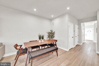 15 Pratt Ln in Lawrence Township, NJ - Foto de edificio - Building Photo