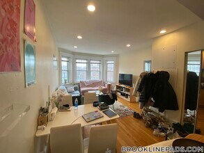 69 Babcock St in Brookline, MA - Building Photo - Building Photo