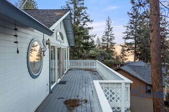 525 Ashland Loop Rd in Ashland, OR - Building Photo - Building Photo