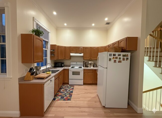 82 6th St in Cambridge, MA - Foto de edificio - Building Photo