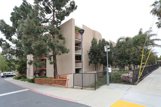 Buena Vida Apartments in Ventura, CA - Foto de edificio - Building Photo