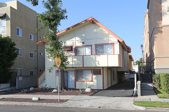 2041 Beloit Ave in Los Angeles, CA - Building Photo - Building Photo