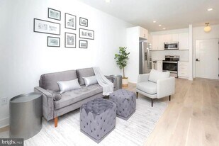 1702 Light St in Baltimore, MD - Building Photo