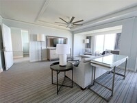 455 Grand Bay Dr in Key Biscayne, FL - Foto de edificio - Building Photo