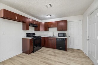 5915 Beldart St in Houston, TX - Building Photo - Building Photo