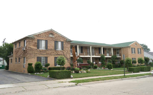 16287 Aurora Ave in Eastpointe, MI - Foto de edificio - Building Photo