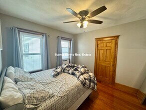 45 Bowen Ave, Unit 1 in Medford, MA - Foto de edificio - Building Photo