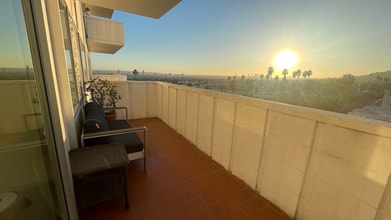 7135 Hollywood Blvd, Unit 903 in Los Angeles, CA - Building Photo - Building Photo