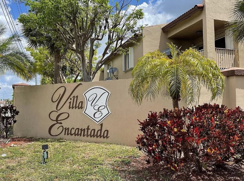 15721 SW 137th Ave in Miami, FL - Building Photo