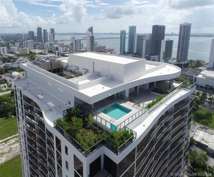 1600 NE 1st Ave, Unit 2514 in Miami, FL - Building Photo