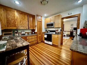 112 Colborne Rd, Unit 2 in Boston, MA - Building Photo - Building Photo